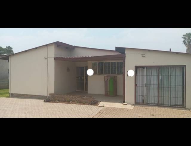 3 BEDROOM HOUSE FOR SALE IN CAPRICORN